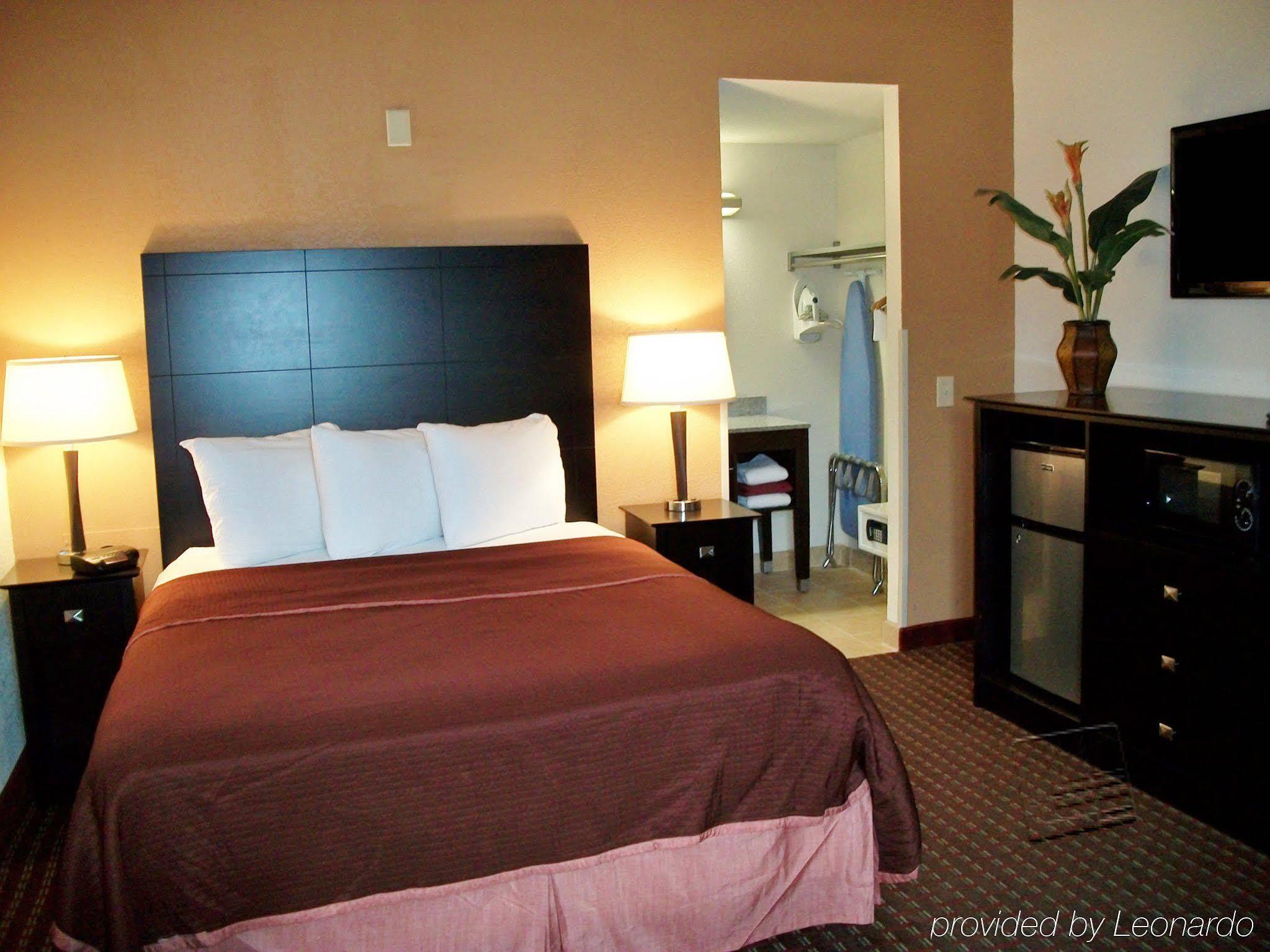 Americas Best Value Inn Romulus/Detroit Airport Exterior photo