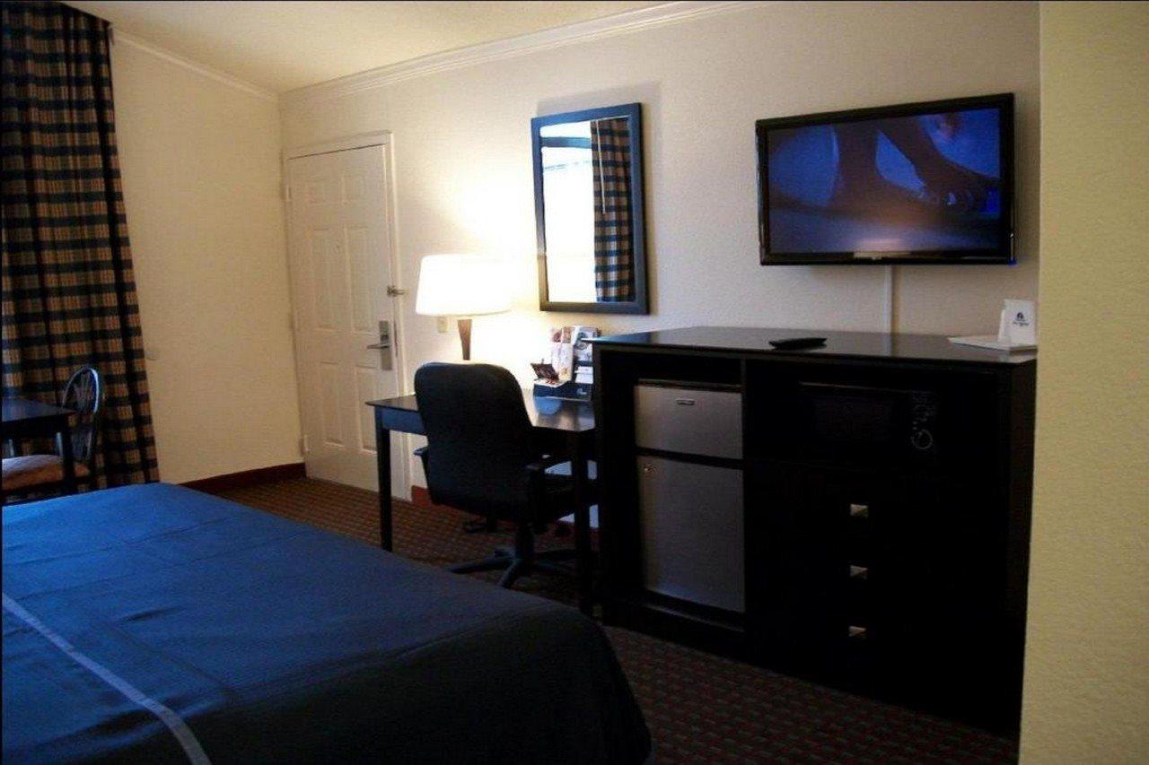 Americas Best Value Inn Romulus/Detroit Airport Exterior photo