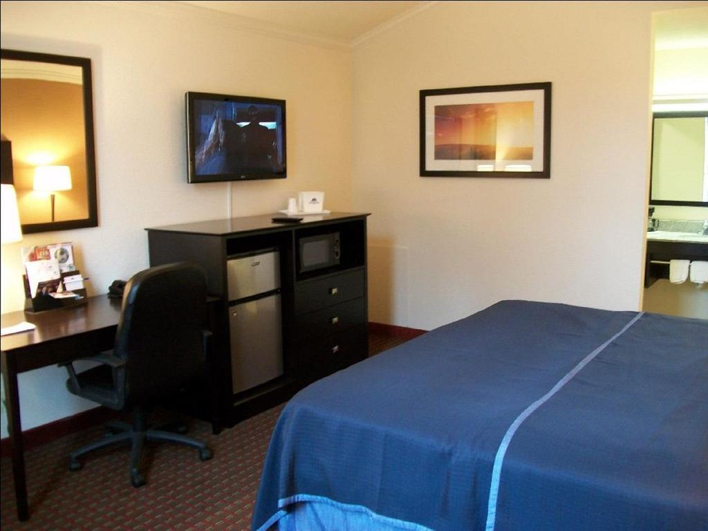 Americas Best Value Inn Romulus/Detroit Airport Exterior photo